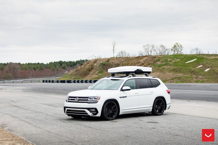  Volkswagen Atlas R-Line on Vossen Wheels (CV10) 2019 года  (фото 28 из 53)